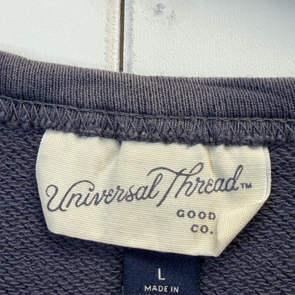 Universal Thread Minnie Mouse Graphic Sweatshirt Women Size L Vacation Travel - Picture 3 of 9